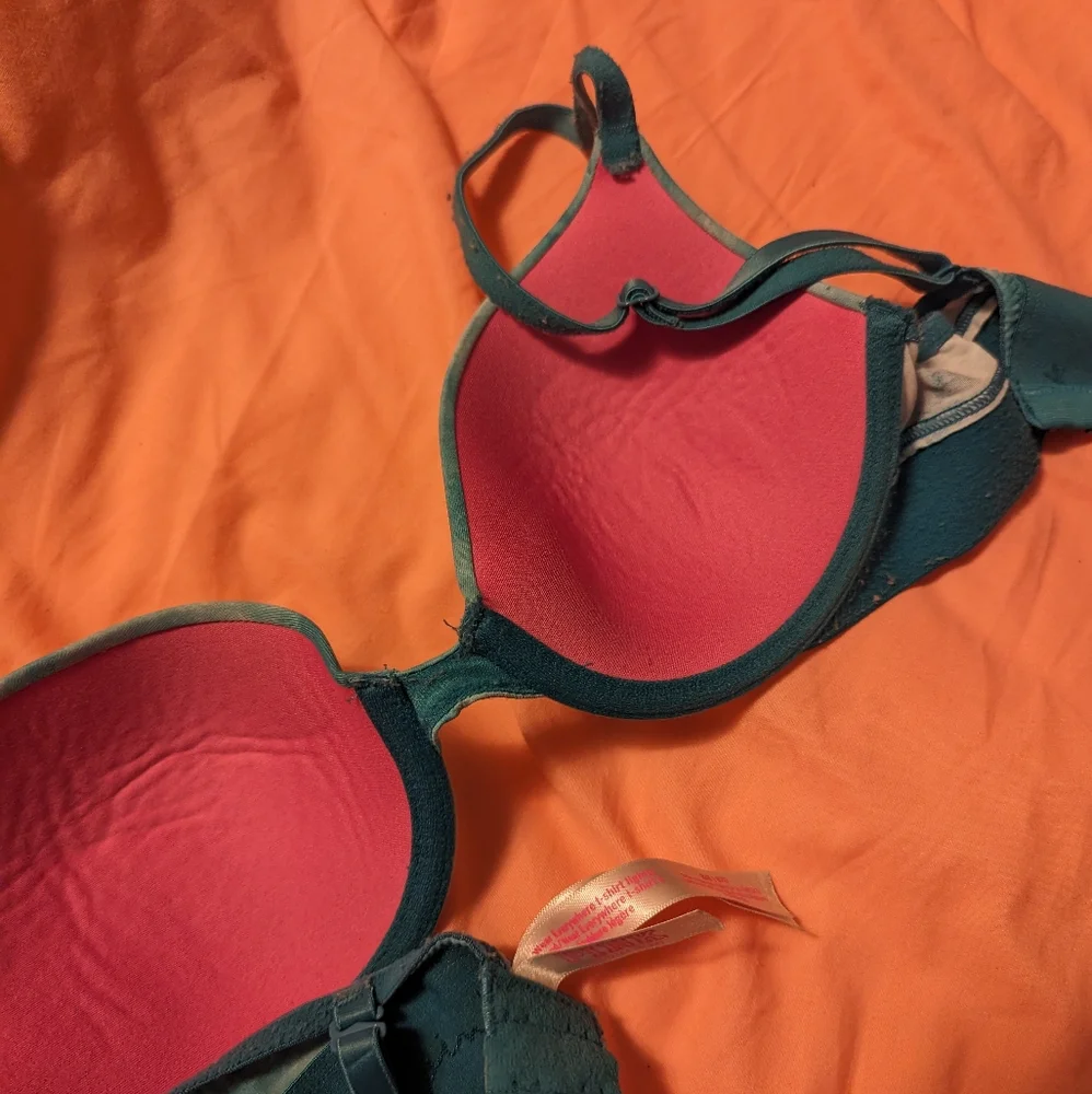32b Victoria secret pink bra - Picture 2 of 3